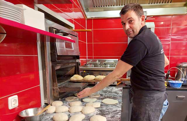 selbstgemachter Pideteig bei Fantasy Döner Waldkraiburg